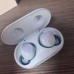 Samsung's new blue headphones